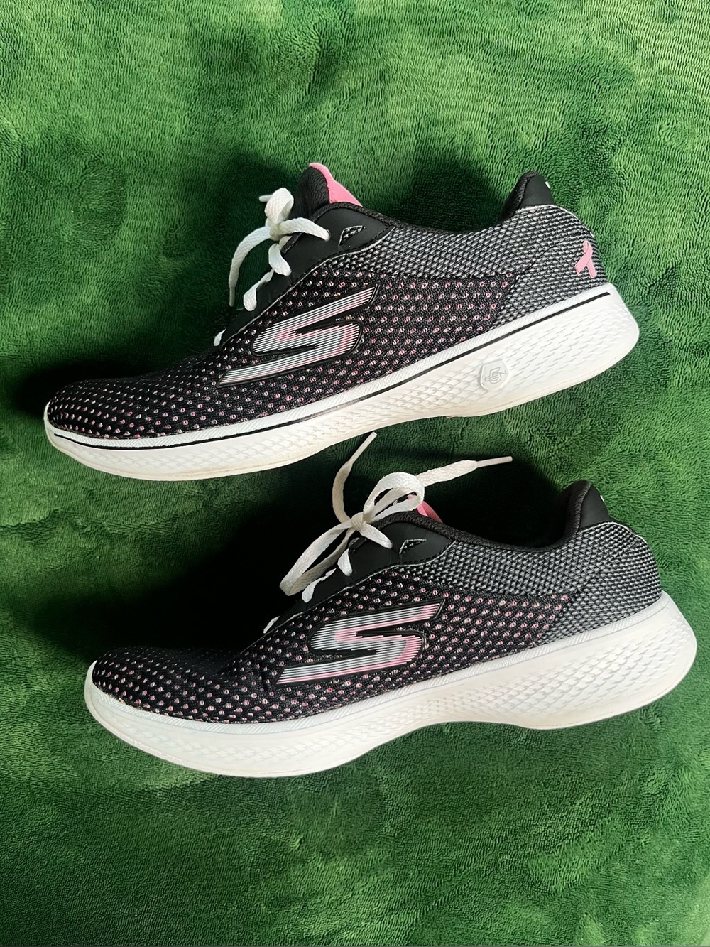 Skechers Black & Pink Women's Athletic Walking Sneakers